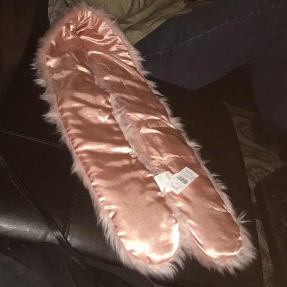 BLUSH Stole Scarf Faux Fur - Hook&Eye Closure - Picture 3 of 6